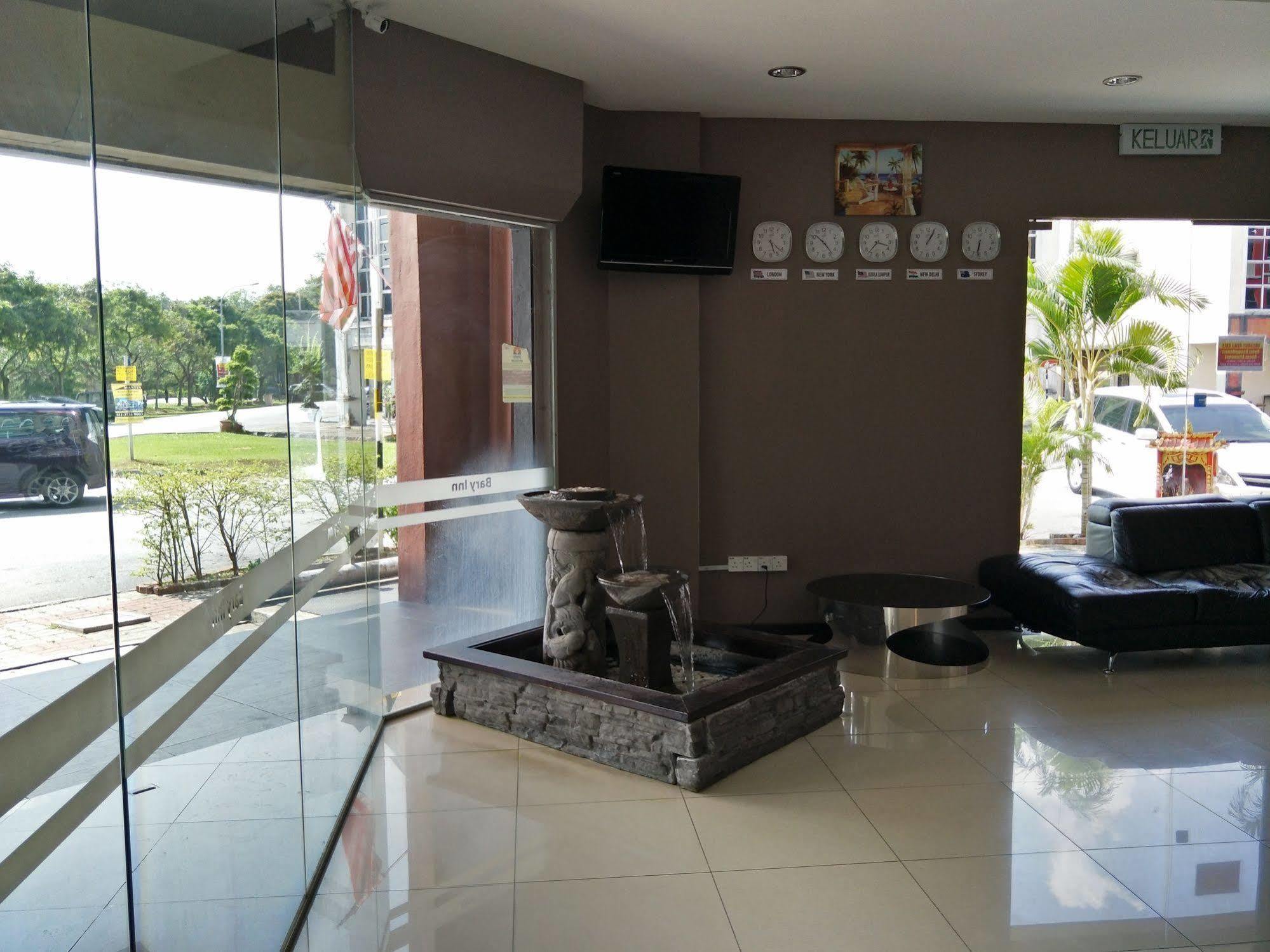 Bary Inn, Klia & Klia2 - 24 Hours Free Airport Pick-Up Сепанг Екстериор снимка