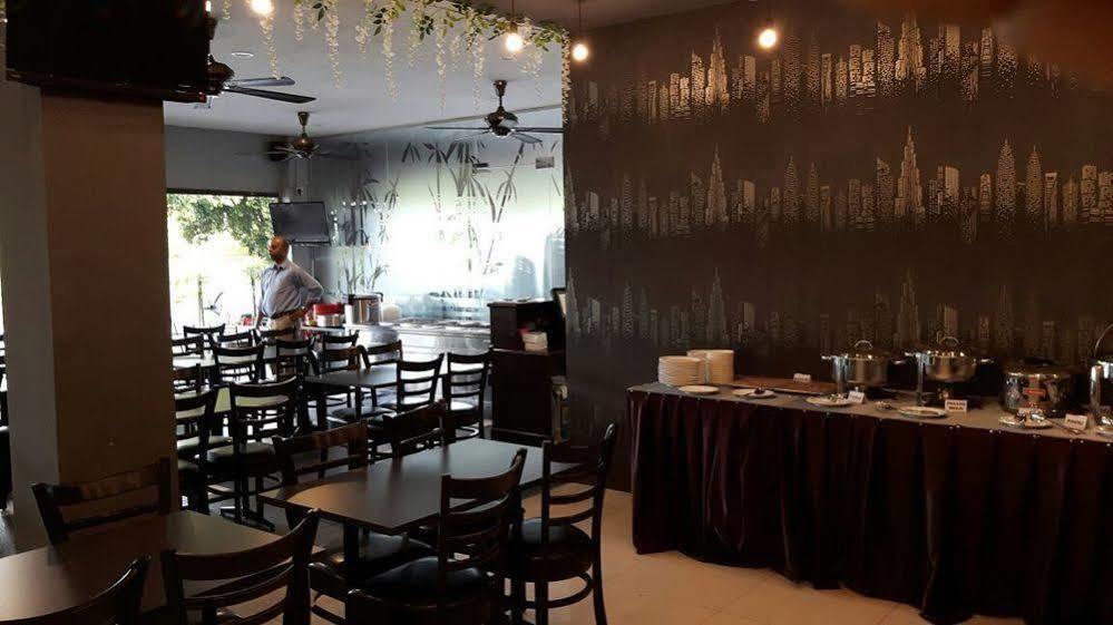 Bary Inn, Klia & Klia2 - 24 Hours Free Airport Pick-Up Сепанг Екстериор снимка