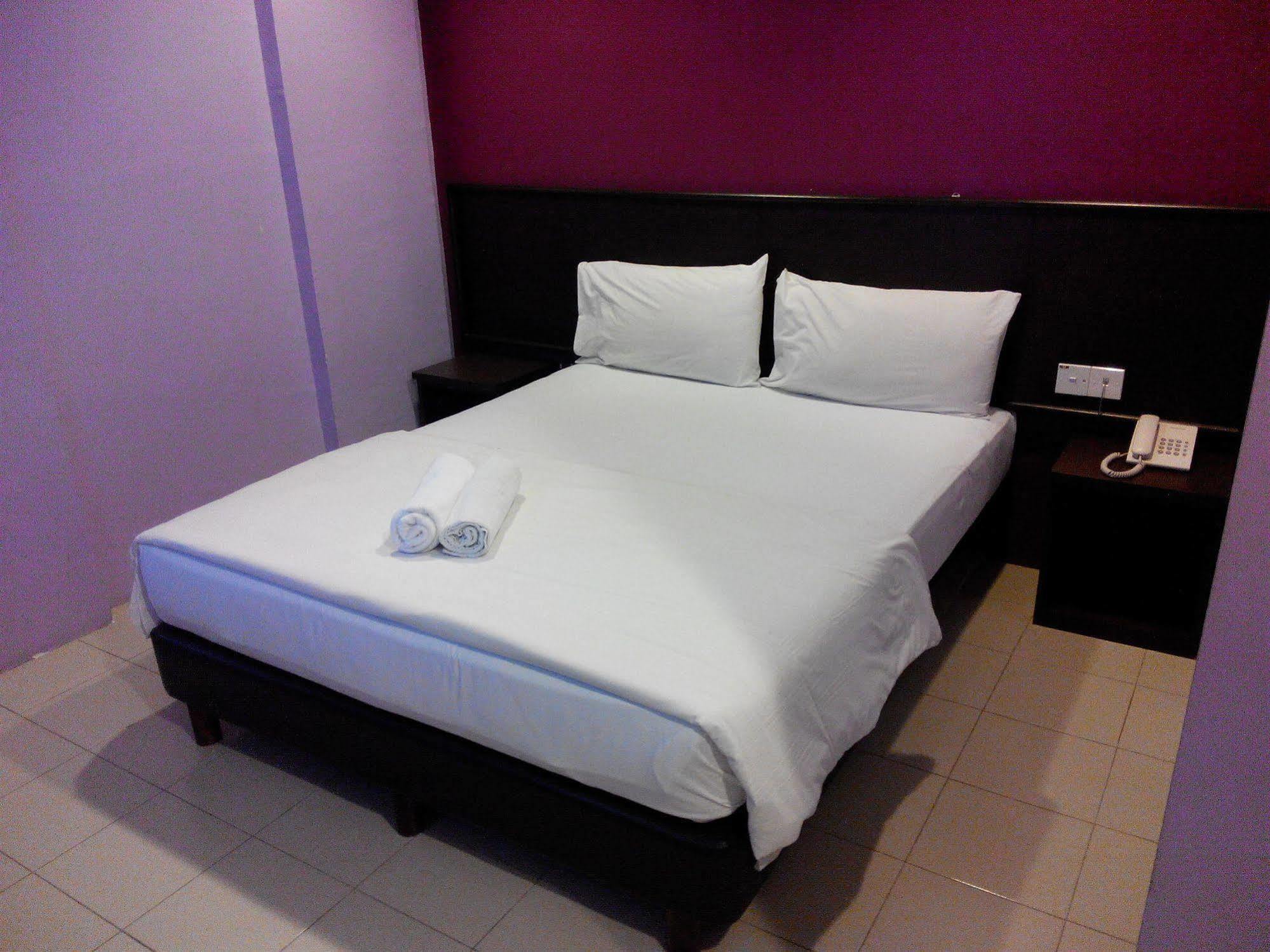 Bary Inn, Klia & Klia2 - 24 Hours Free Airport Pick-Up Сепанг Екстериор снимка