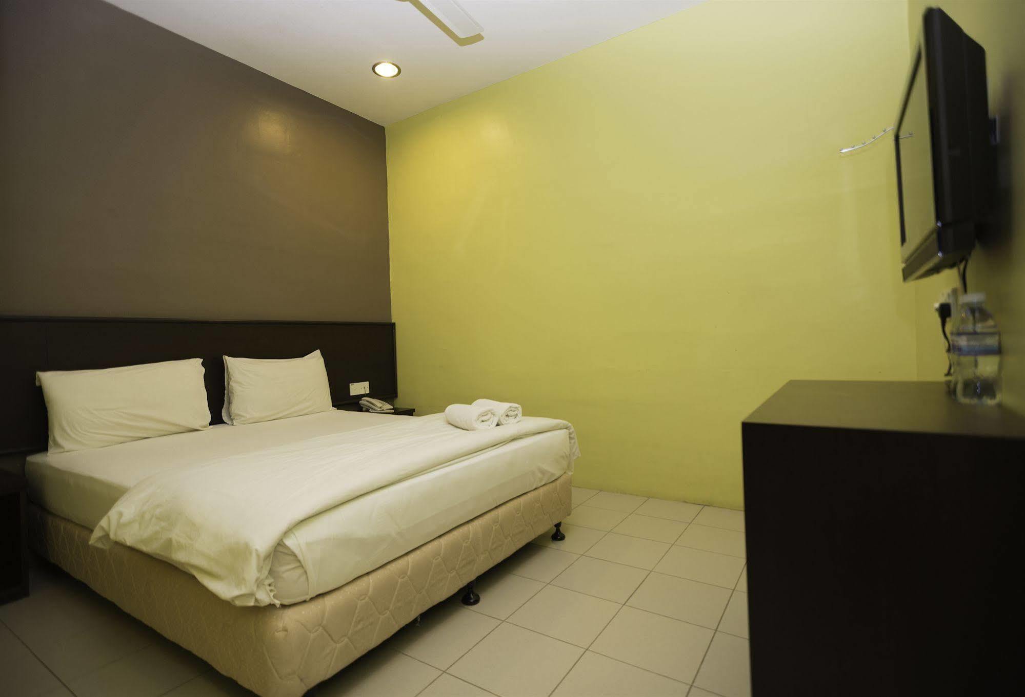 Bary Inn, Klia & Klia2 - 24 Hours Free Airport Pick-Up Сепанг Екстериор снимка