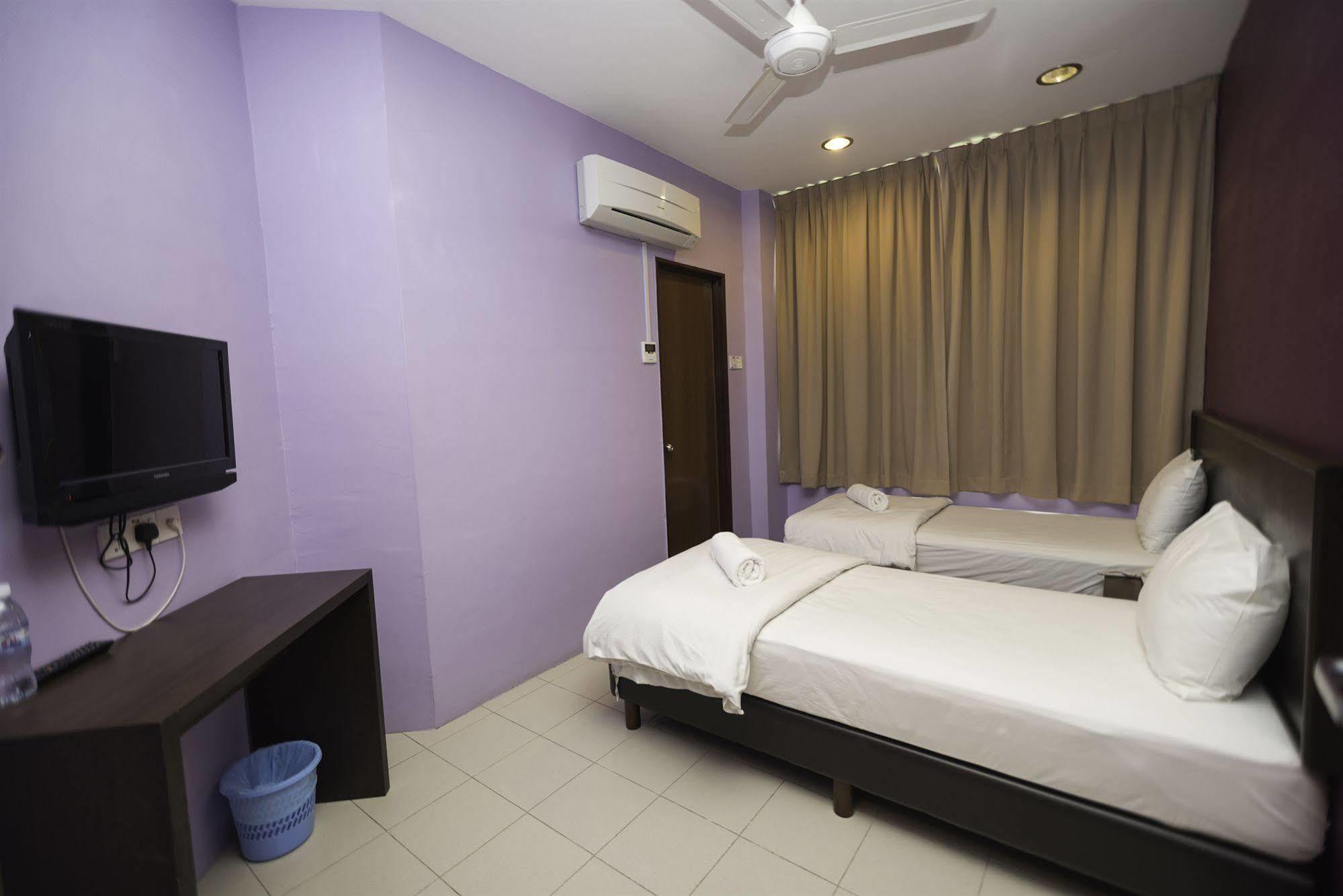 Bary Inn, Klia & Klia2 - 24 Hours Free Airport Pick-Up Сепанг Екстериор снимка